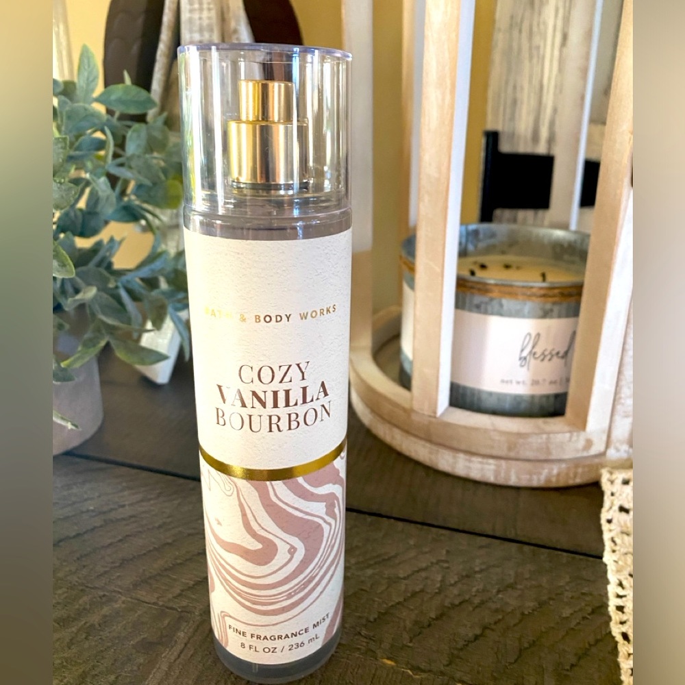 NWT Cozy Vanilla Bourbon Bath n Body Fine Fragrance Spray